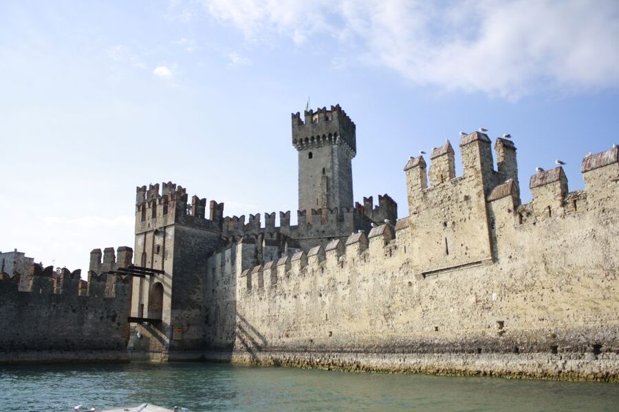 Sirmione: Scenic Afternoon Boat Cruise with Prosecco & Snack - One hour in Salò