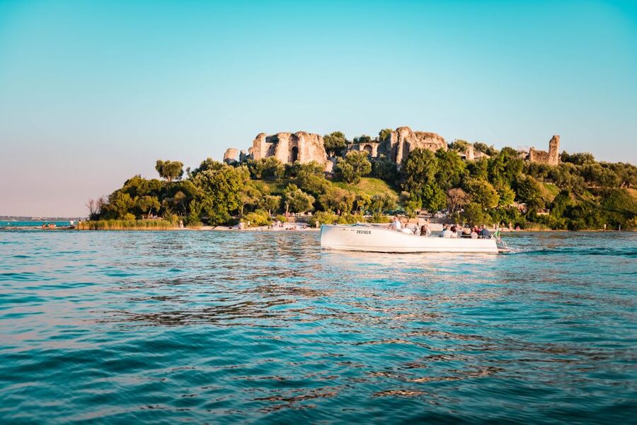 Sirmione: Sunset Boat Cruise with Local Wine - The thermal springs and the Grotte di Catullo