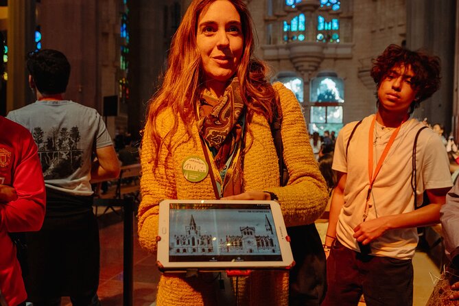 Skip the Line Sagrada Familia Guided Tour & Optional Cava Upgrade - What the guides add to the experience