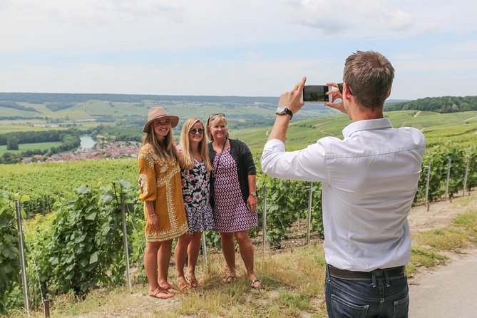 Small Group - Half Day Champagne Tour - Visit of 2 Small Producers/Growers - Two family wineries and six glasses of Champagne