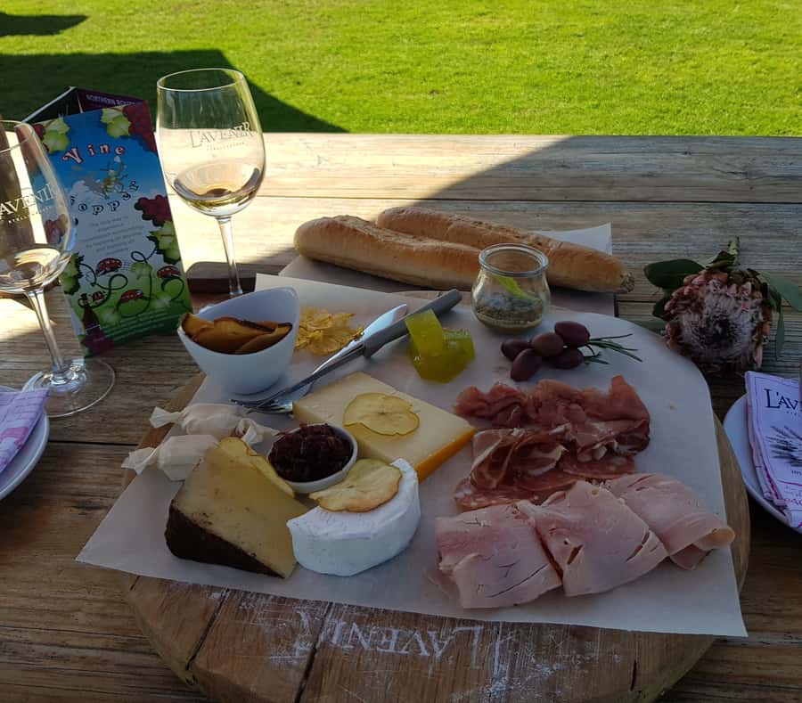 Stellenbosch: Hop-On Hop-Off Northern Route Wine Tour - Simonsig for sparkling wine