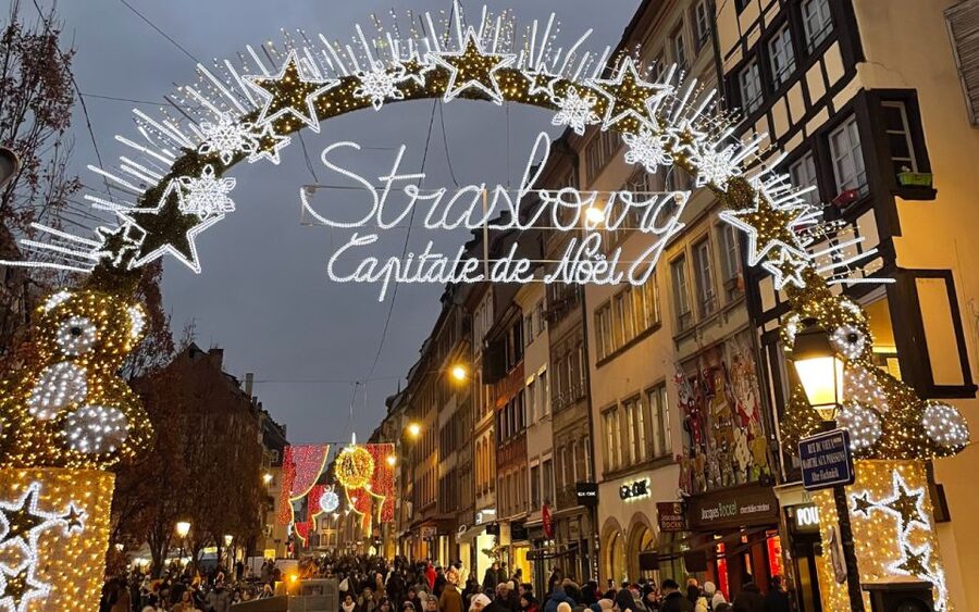 Strasbourg: Christmas Markets Walking Tour with Mulled Wine - Strasbourg at Christmas, seen on foot