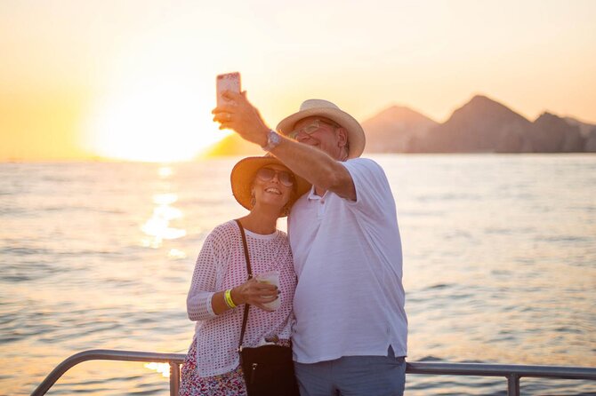 Sunset Cruise in Los Cabos with Jazz and Wine - A sunset route built around Cabo’s famous rocks