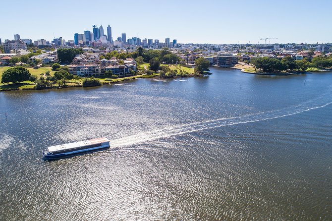 Swan Valley Wine Cruise - Arriving at Mandoon Estate
