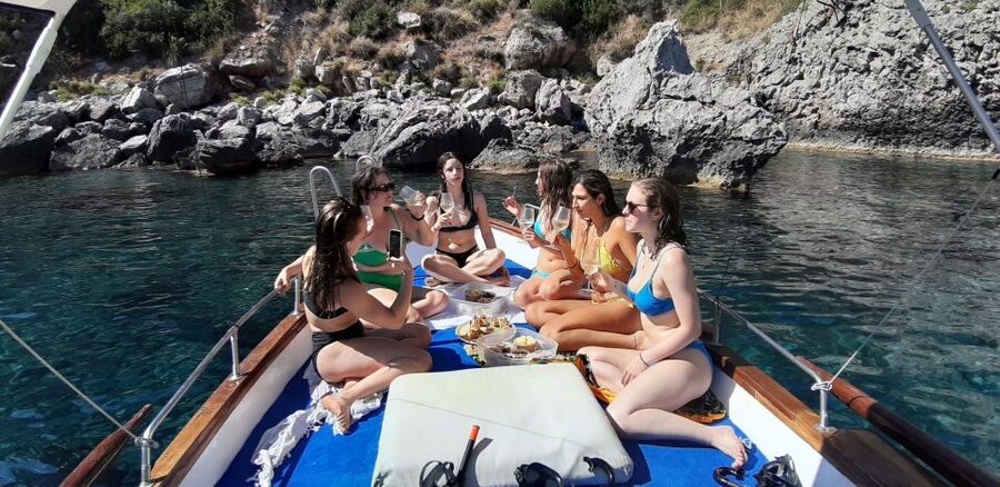 Taormina: Coastal Highlights Cruise with Wine & Food Tasting - Should you book the Taormina coastal cruise?