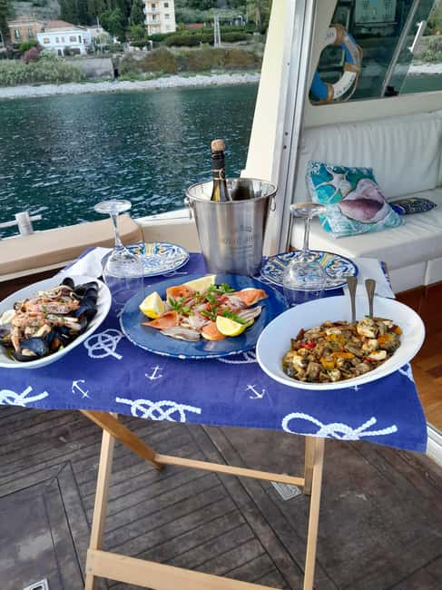 Taormina: Isola Bella Boat Tour with Prosecco Onboard - Prosecco, almond pastries, and the ride home