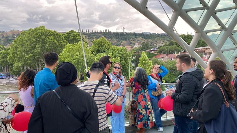 Tbilisi: Evening Walking Tour with Wine & Boat Ride Options - Narrow lanes, balconies, and Shardeni Street