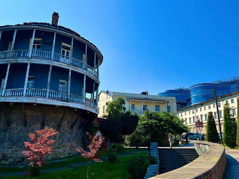 Tbilisi: Old & New City Guided Tour with 15 Tastings & Wine - Meidan Bazaar and the Old Town