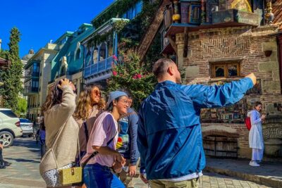 Tbilisi Walking Tour Including Cable Car and Traditional Bakery