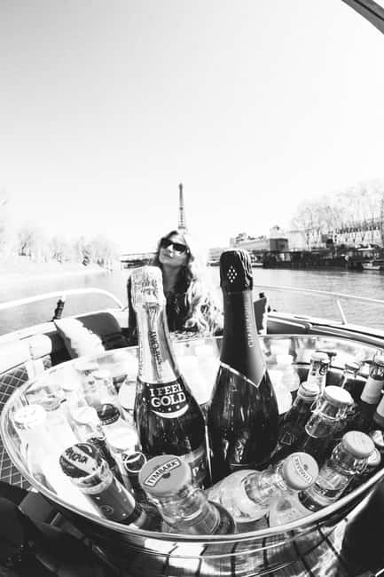 Top Private Cruises in Paris with Champagne + more surprises - Key points at a glance