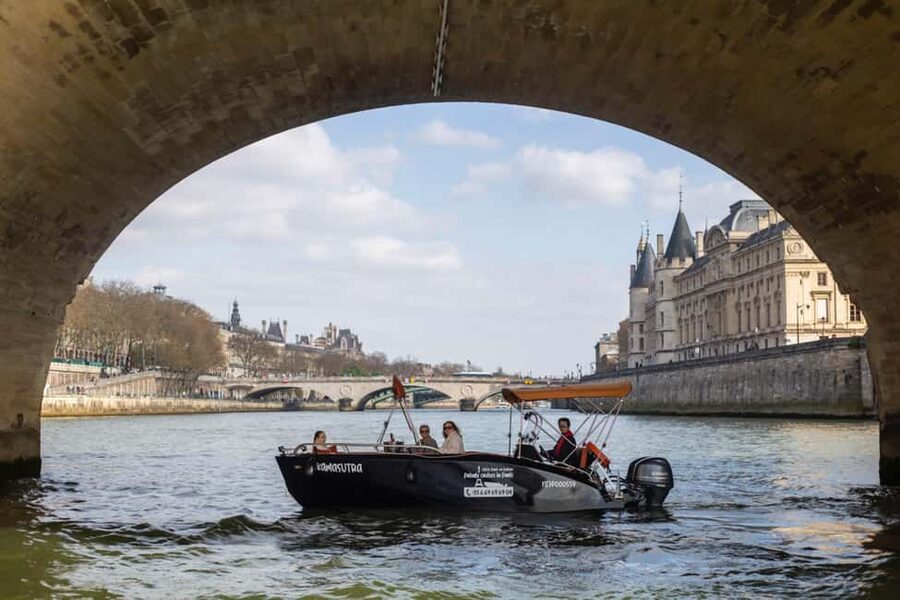 Top Private Cruises in Paris with Champagne + more surprises - Pont Neuf, Notre Dame, and Île de la Cité