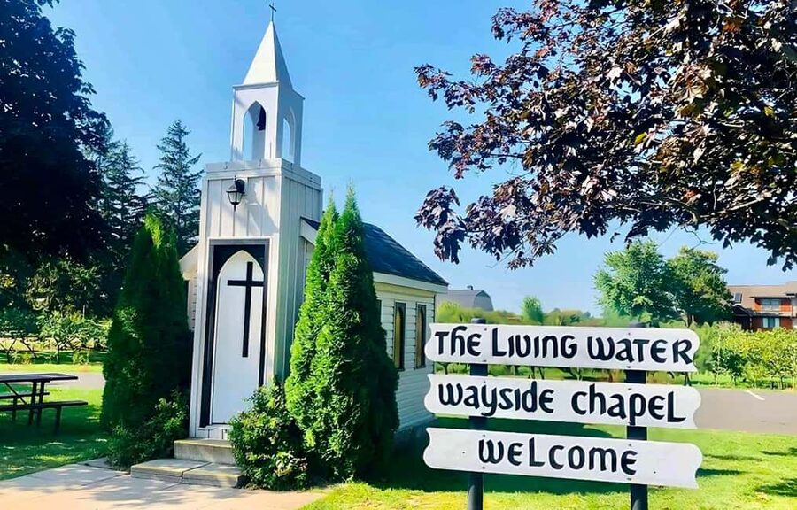 Toronto: Niagara-on-the-Lake, Wine Tasting & Chocolate Tour - The tiny Living Water Wayside Chapel