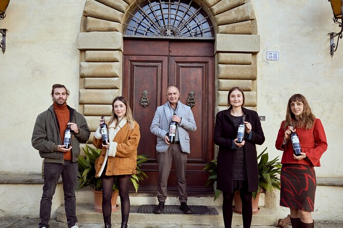 Tour through the vineyards and wine and olive oil tasting in Tuscany - The winery visit and the story behind the estate