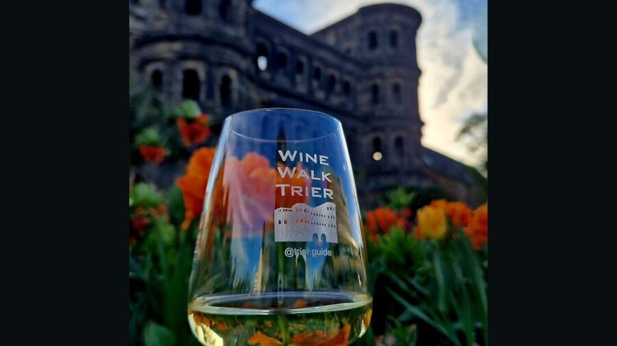 Trier: Guided City Walk with Wine Tasting - Cathedral and Liebfrauenkirche