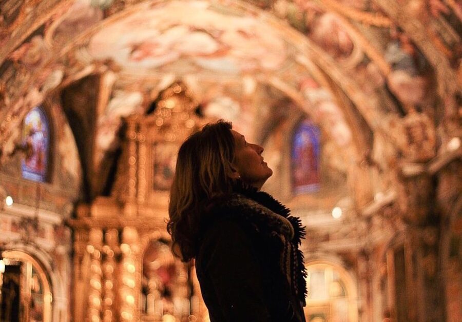 Valencia: Old Town Tour, Wine & Tapas in an 11th c. Monument - Meeting your guide in Valencia’s Old Town