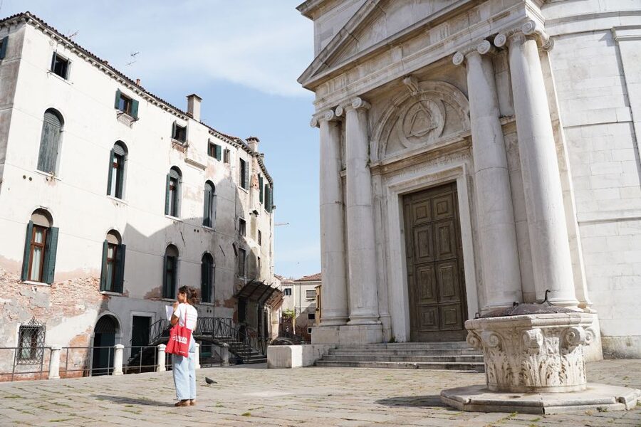 Venice: Eat Like a Local Food Tour with Wine & Spritz - How much food and wine do you receive?
