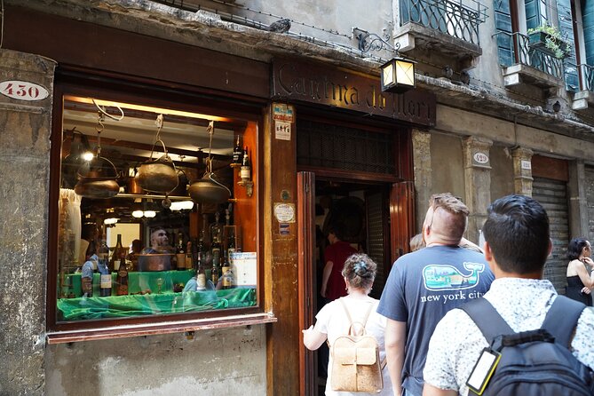 Venice Like a Local: Food, Wine & Spritz Tour with Traghetto Ride - Crossing the Grand Canal by traghetto