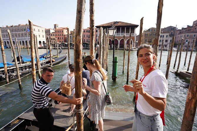 Venice Like a Local: Food, Wine & Spritz Tour with Traghetto Ride - Rialto Market and the best cicchetti stops