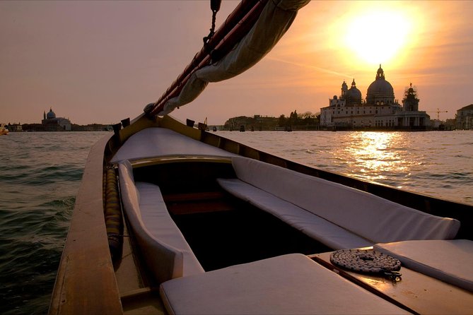 Venice Sunset Cruise by Typical Venetian Boat with Prosecco - Why this cruise gives you a different Venice