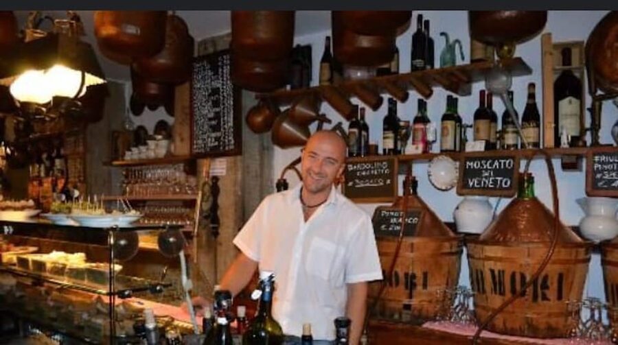Venice: Sunset Walking Tour with Food and Wine Tastings - From cicchetti to modern Venetian dishes