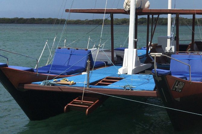 VIP Morning Delight Champagne Sailing and Snorkeling with Lunch - Second stop: fish at Catalina Bay