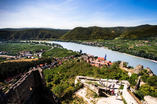 Wachau Valley Small-Group Tour and Wine Tasting from Vienna - Lunch at a traditional Heuriger