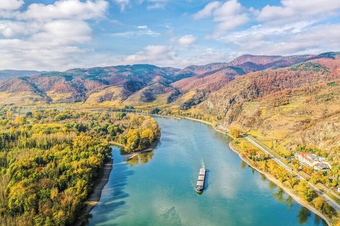 Wachau Valley Wine Tasting Bike Tour from Vienna - Following the Danube toward Dürnstein