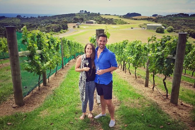 Waiheke Island Premium Wine Tour with Tastings - What the guides add to the day