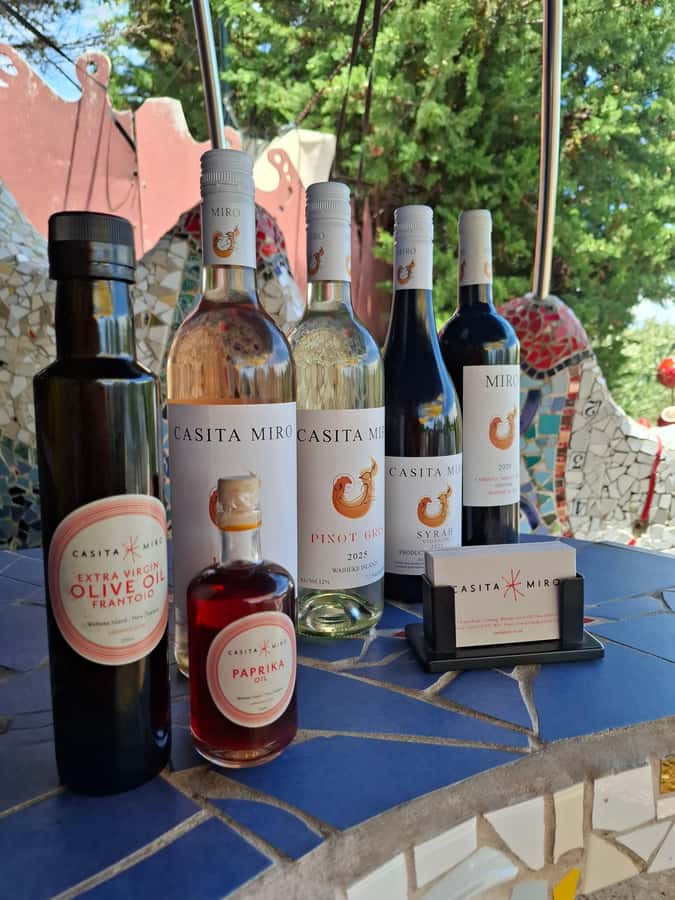 Waiheke Island: Sip and Savor 3 Vineyards Tour with Lunch - Lunch turns wine tasting into a full day out
