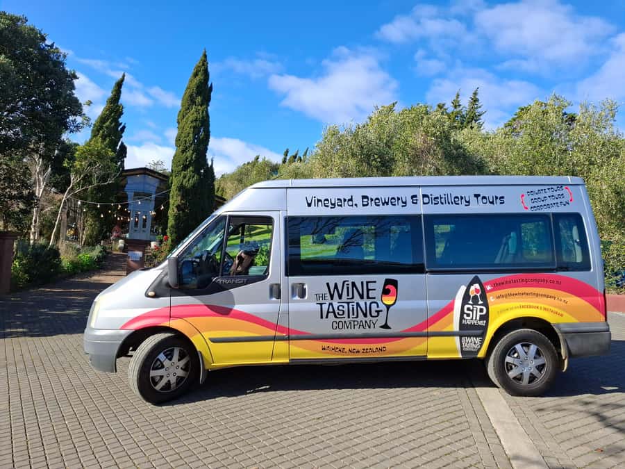 Waiheke Island: Sip and Savor 3 Vineyards Tour with Lunch - Start at Matiatia, then get your bearings in Oneroa