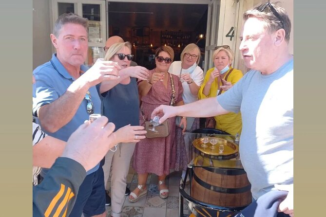 Wine Lovers: Winery Tour w/ Tasting & Tapas (Albufeira/Vilamoura) - Who will enjoy this Albufeira winery visit?