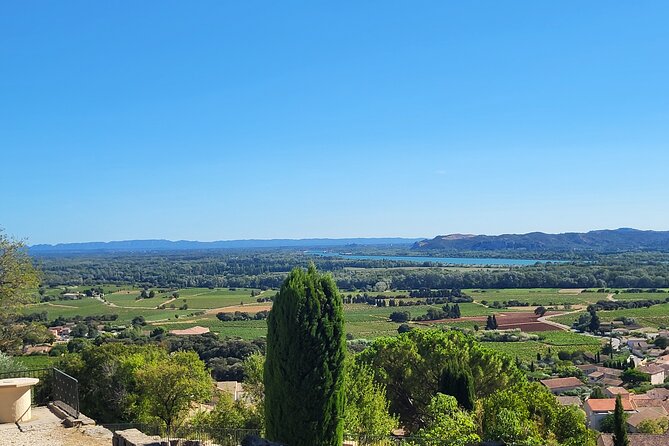 Wine Tasting Tour at Châteauneuf du Pape - Gordana’s guiding style and Erik’s driving
