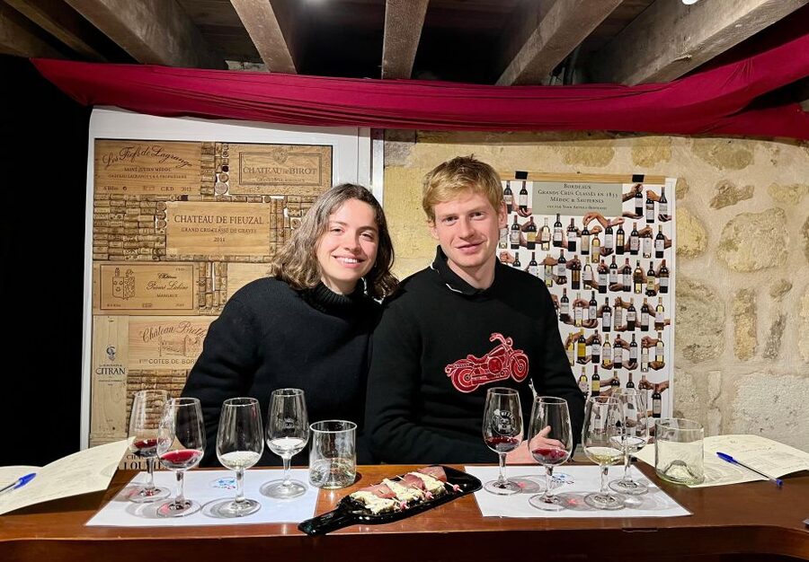 Workshop Bordeaux wine tasting: 4 reds & charcuterie pairing - The mystery glass and the aroma game