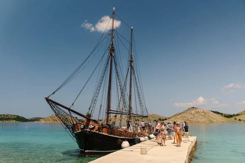 Zadar: Boat Tour with Unlimited Wine & 3 Stops - Kukljica: Beach Time and a Little Freedom