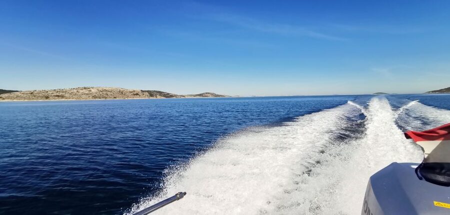 Zadar: Guided Speedboat Tour with Food, Oil & Wine Tasting - Galevac and the Franciscan monastery