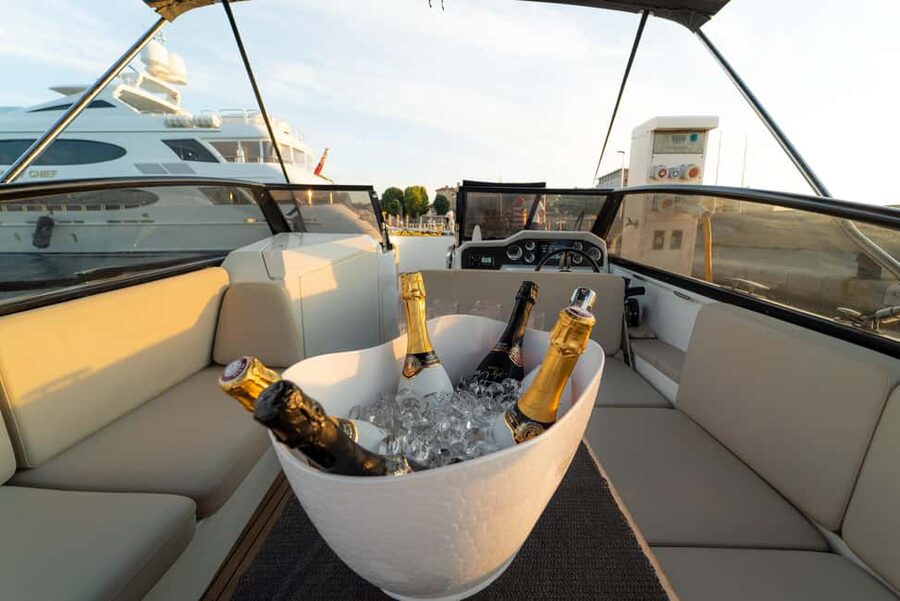 Zadar: Sunset and Night Cruise with Unlimited Sparkling Wine - Meeting the boat at Marina Tankerkomerc